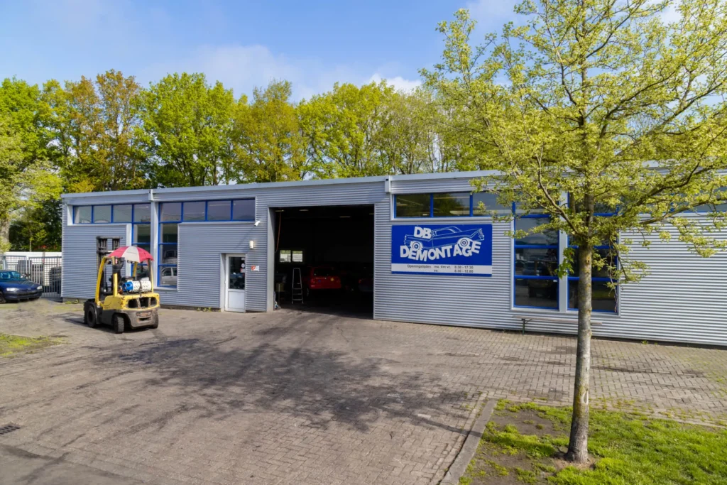 Het bedrijfspand van DB Demontage aan de Siemensstraat 16 in Hoogeveen